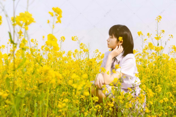 “江岸茶香话养生，邻里温馨乐无边”